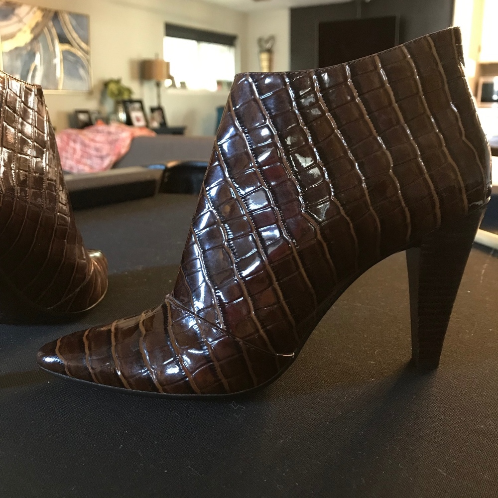 VIA SPIGA LEATHER CROCODILE EMBOSSED ANKLE BOOTS